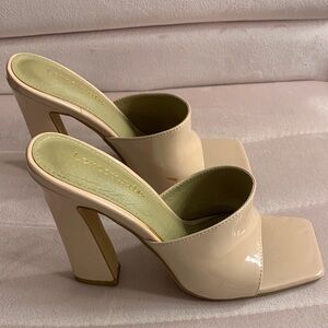 Lemon Beige Patent Leather Mules